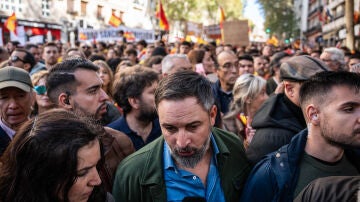El líder de Vox, Santiago Abascal, participa en una protesta frente a la sede nacional del PSOE