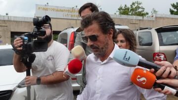 El actor español Rodolfo Sancho, padre del cocinero español Daniel Sancho Bronchalo, a la salida del juicio por el caso de asesinato de su hijo