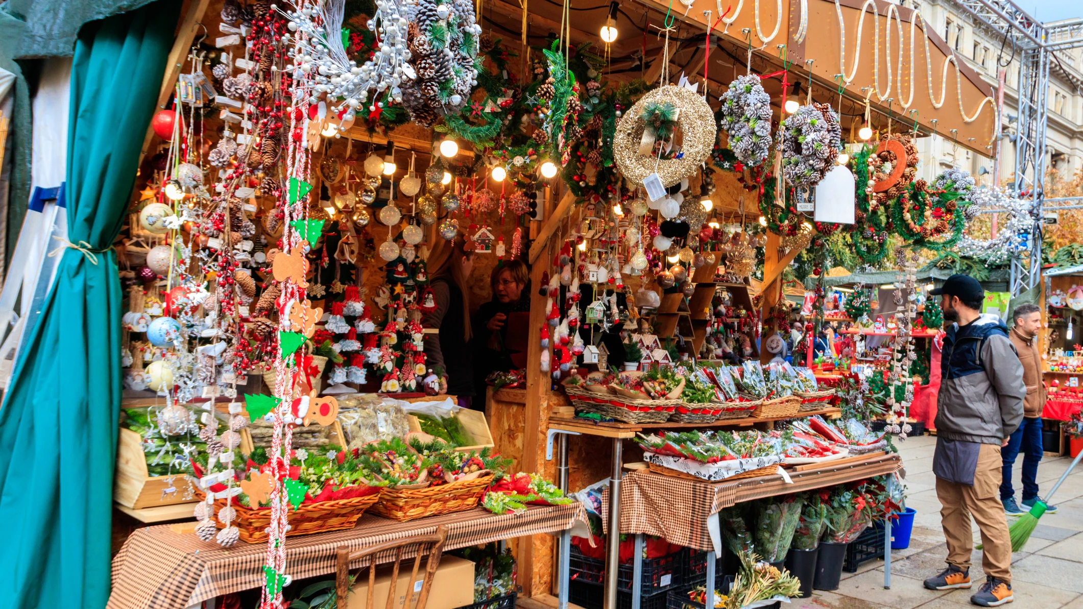 Mercadillo de Navidad de Santa Llucia de Barcelona Mercadillo de Navidad de Santa Llucia de Barcelona