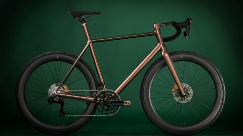 jlaverack-aston-martin-1r-2024-fuente-aston-martin-1