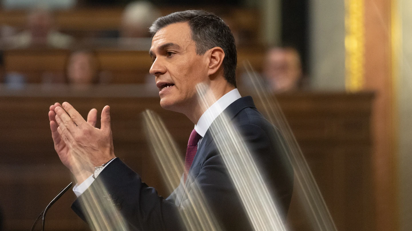 El presidente del Gobierno en funciones y candidato a la reelección, Pedro Sánchez, interviene durante la primera sesión del debate de investidura. El presidente del Gobierno en funciones y candidato a la reelección, Pedro Sánchez, interviene durante la primera sesión del debate de investidura.