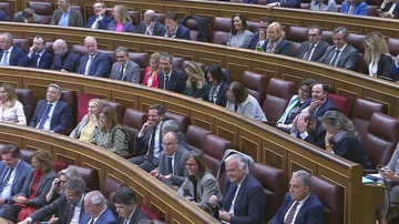 Diputados del PP se ríen y murmuran durante la intervención de Pedro Sánchez