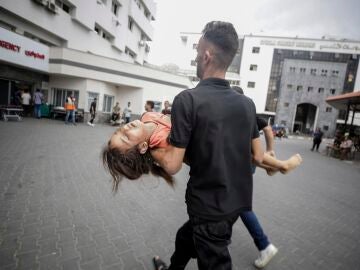 Israel storms Gaza’s main hospital in ‘targeted operation’ against Hamas with thousands of patients inside