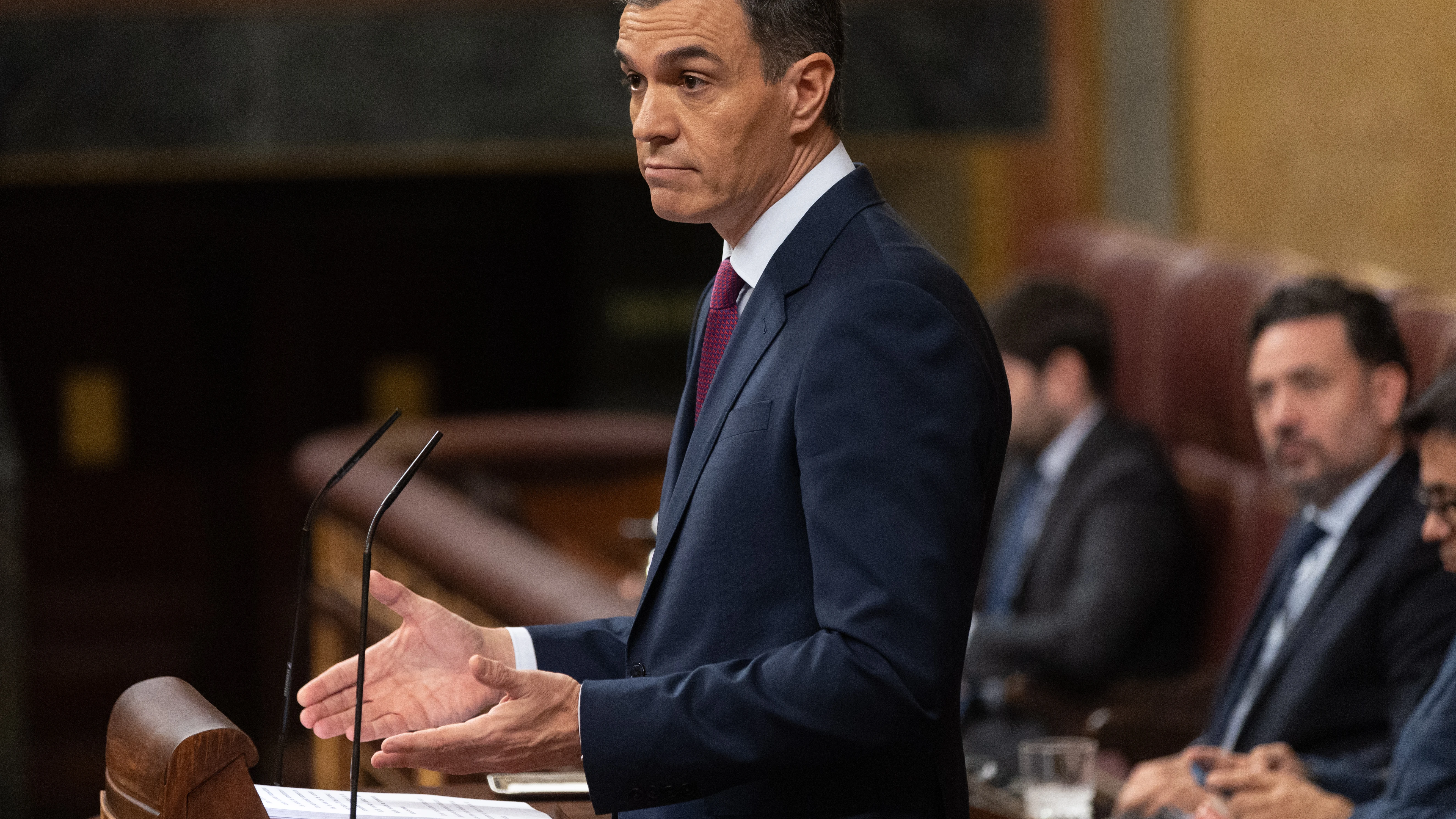 El presidente del Gobierno en funciones y candidato a la reelección, Pedro Sánchez, interviene durante la primera sesión del debate de investidura.