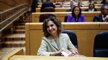La ministra de Hacienda en funciones y vicesecretaria general del PSOE, María Jesús Montero, a su llegada a una sesión de control al Gobierno.