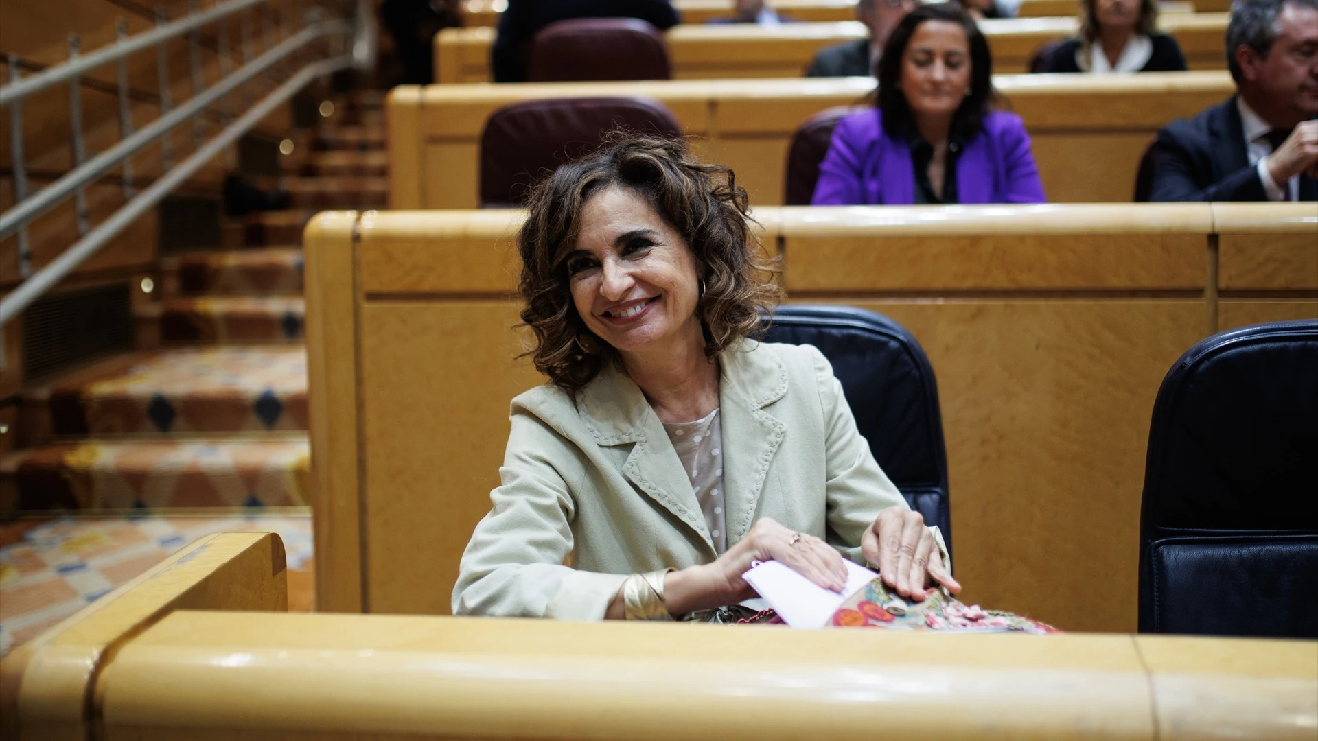 La ministra de Hacienda en funciones y vicesecretaria general del PSOE, María Jesús Montero, a su llegada a una sesión de control al Gobierno.