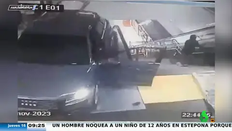 Un coche irrumpe en el metro de Madrid y casi atropella a un usuario: este es el impactante vídeo del momento