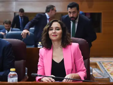 La presidenta de la Comunidad de Madrid, Isabel Díaz Ayuso, durante un pleno en la Asamblea