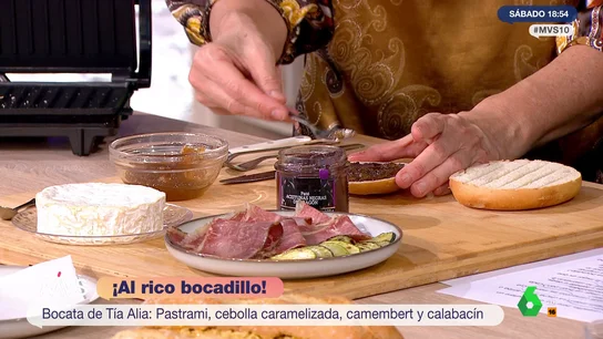 Tía Alia se convierte en la reina del bocadillo con este de pastrami, cebolla caramelizada y queso camembert Tía Alia se convierte en la reina del bocadillo con este de pastrami, cebolla caramelizada y queso camembert