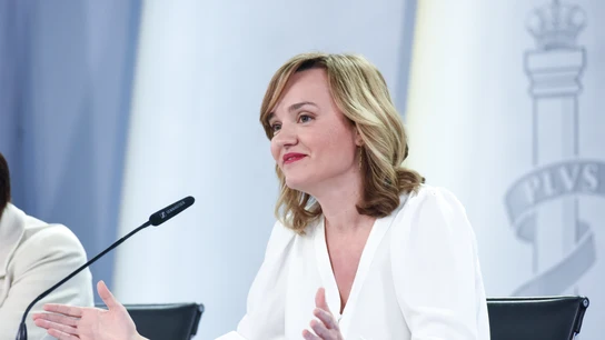 La ministra de Educación y Formación Profesional, Pilar Alegría, interviene durante una rueda de prensa posterior al Consejo de Ministros, en el Palacio de La Moncloa. La ministra de Educación y Formación Profesional, Pilar Alegría, interviene durante una rueda de prensa posterior al Consejo de Ministros, en el Palacio de La Moncloa.