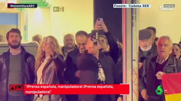 García-Gallardo y otro cargos de VOX, en el acoso a una periodista en las protestas contra la amnistía García-Gallardo y otro cargos de VOX, en el acoso a una periodista en las protestas contra la amnistía