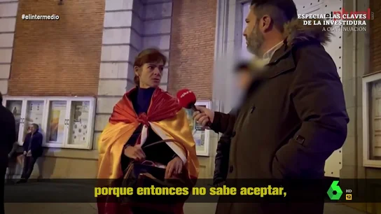 Así defendía una mujer rezar el rosario contra la investidura de Sánchez: "Los verdaderos científicos reconocen la existencia de dios" Así defendía una mujer rezar el rosario contra la investidura de Sánchez: "Los verdaderos científicos reconocen la existencia de dios"