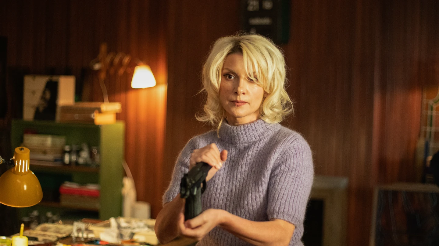 Najwa Nimri como Gloria en una escena de la segunda temporada de 'Sagrada familia'. Najwa Nimri como Gloria en una escena de la segunda temporada de 'Sagrada familia'.