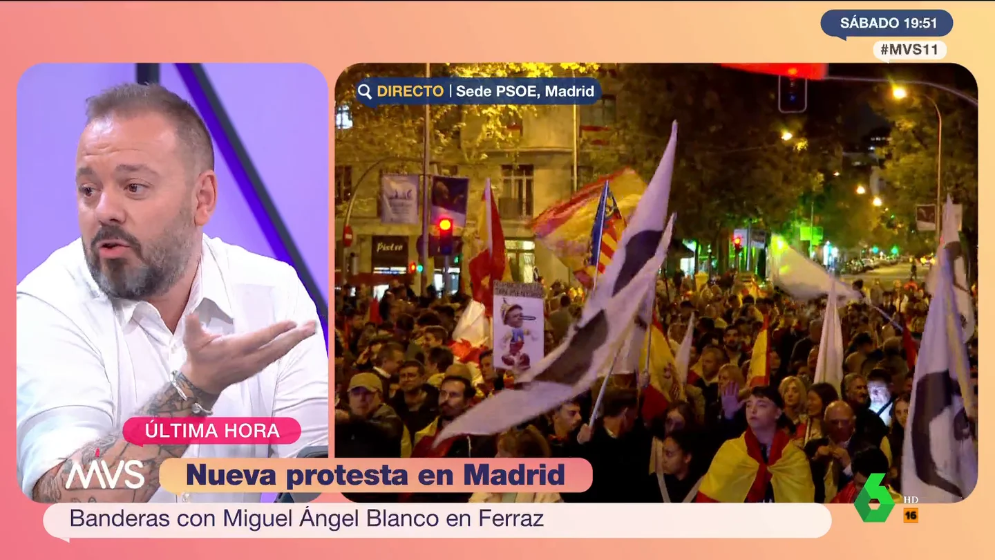 Antonio Maestre, indignado ante el "asqueroso" uso de banderas con el rostro de Miguel Ángel Blanco en Ferraz Antonio Maestre, indignado ante el "asqueroso" uso de banderas con el rostro de Miguel Ángel Blanco en Ferraz