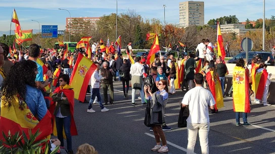 Protesta en el muro exterior de La Moncloa Protesta en el muro exterior de La Moncloa