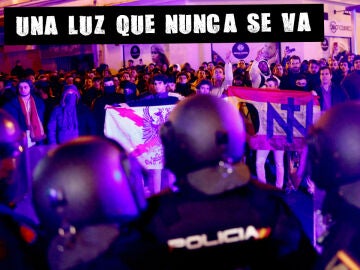 Imagen de una concentración frente a la sede del PSOE en Ferraz, Madrid