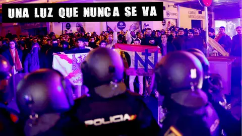 Imagen de una concentración frente a la sede del PSOE en Ferraz, Madrid Imagen de una concentración frente a la sede del PSOE en Ferraz, Madrid