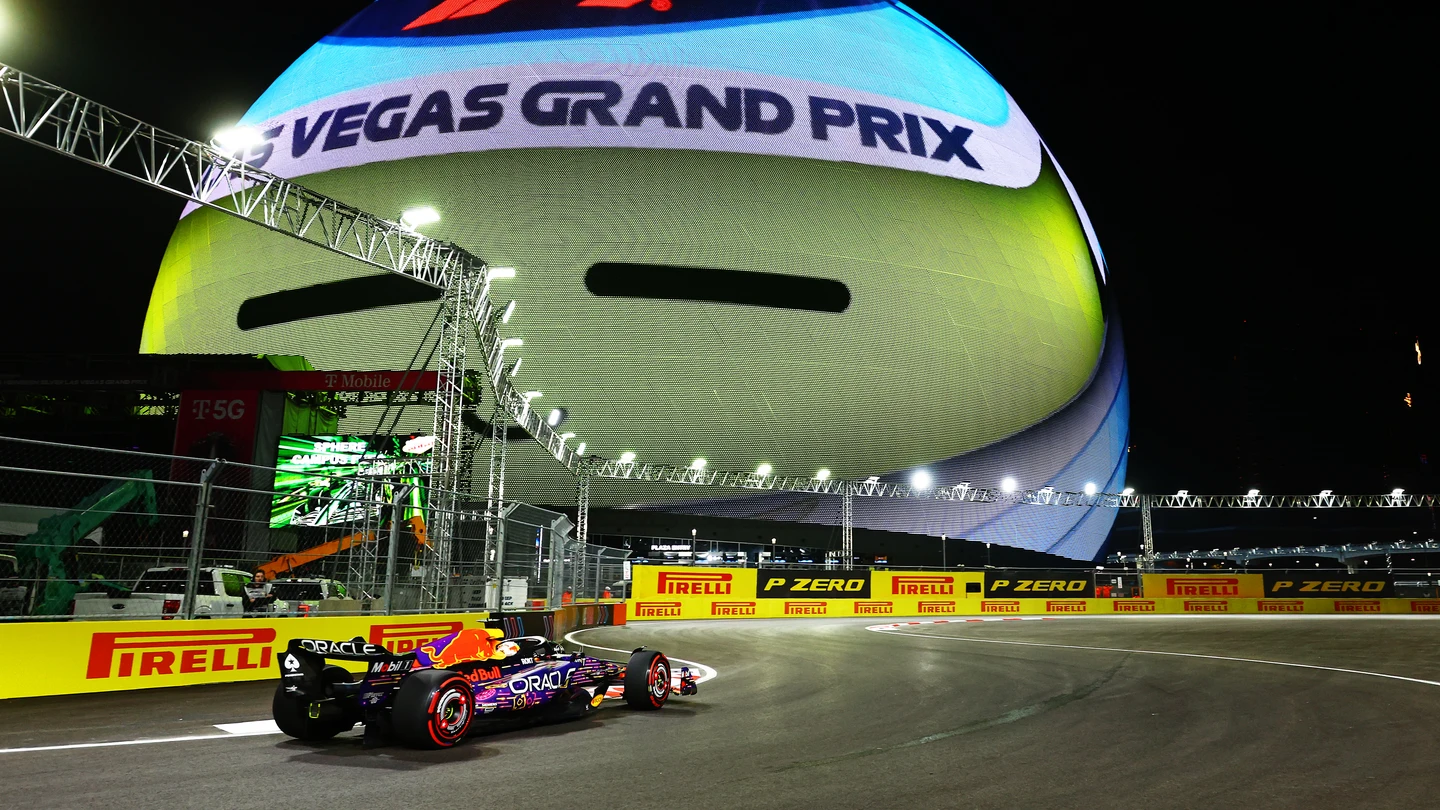 Max Verstappen en el circuito de Las Vegas Max Verstappen en el circuito de Las Vegas