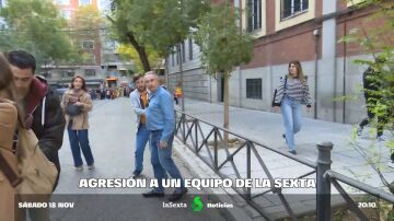 Agreden a un equipo de laSexta durante la marcha hacia Ferraz tras la protesta contra la amnistía