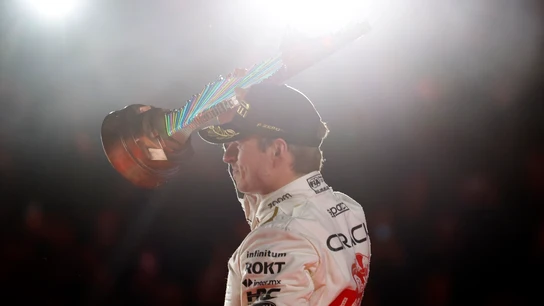 Max Verstappen en el podio de Las Vegas Max Verstappen en el podio de Las Vegas