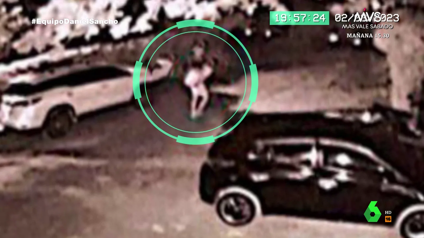 Así grabó una cámara a Daniel Sancho solo y con una bolsa plástico horas después del crimen de Edwin Arrieta Así grabó una cámara a Daniel Sancho solo y con una bolsa plástico horas después del crimen de Edwin Arrieta
