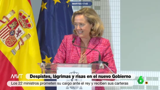 "El ministro se ha llevado mis papeles": el despiste de Escrivá con el discurso de Calviño en el traspaso de carteras "El ministro se ha llevado mis papeles": el despiste de Escrivá con el discurso de Calviño en el traspaso de carteras