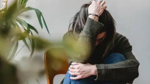 Una mujer con ansiedad Una mujer con ansiedad