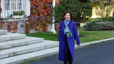 La ministra de Defensa, Margarita Robles, a su llegada ese miércoles al Palacio de La Moncloa para asistir al primer Consejo de Ministros del nuevo gabinete de Pedro Sánchez. La ministra de Defensa, Margarita Robles, a su llegada ese miércoles al Palacio de La Moncloa para asistir al primer Consejo de Ministros del nuevo gabinete de Pedro Sánchez.