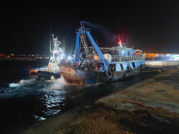 A 26-year-old migrant dies in a shipwreck off Lampedusa when her boat was being towed