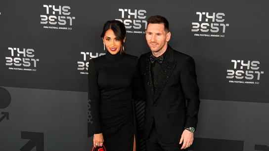 Antonela Roccuzzo y Leo Messi, en la gala de los premios 'The Best' Antonela Roccuzzo y Leo Messi, en la gala de los premios 'The Best'