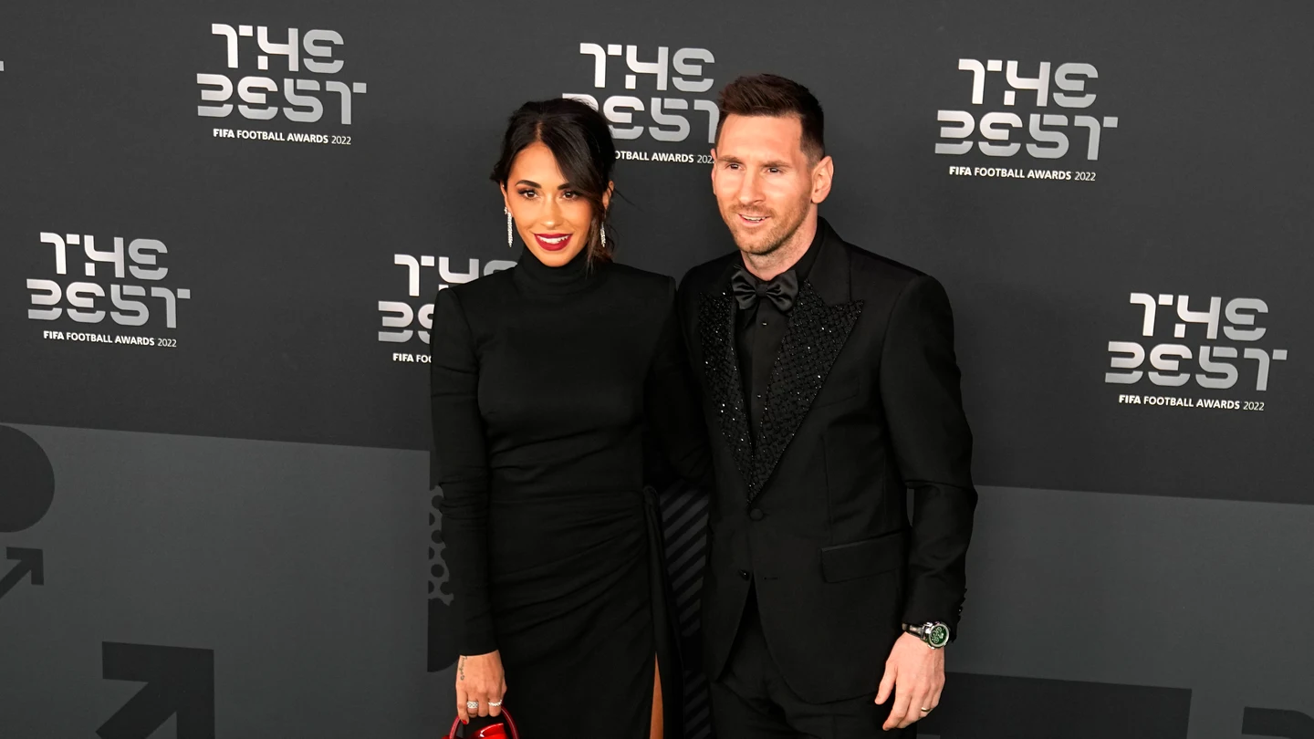 Antonela Roccuzzo y Leo Messi, en la gala de los premios 'The Best' Antonela Roccuzzo y Leo Messi, en la gala de los premios 'The Best'