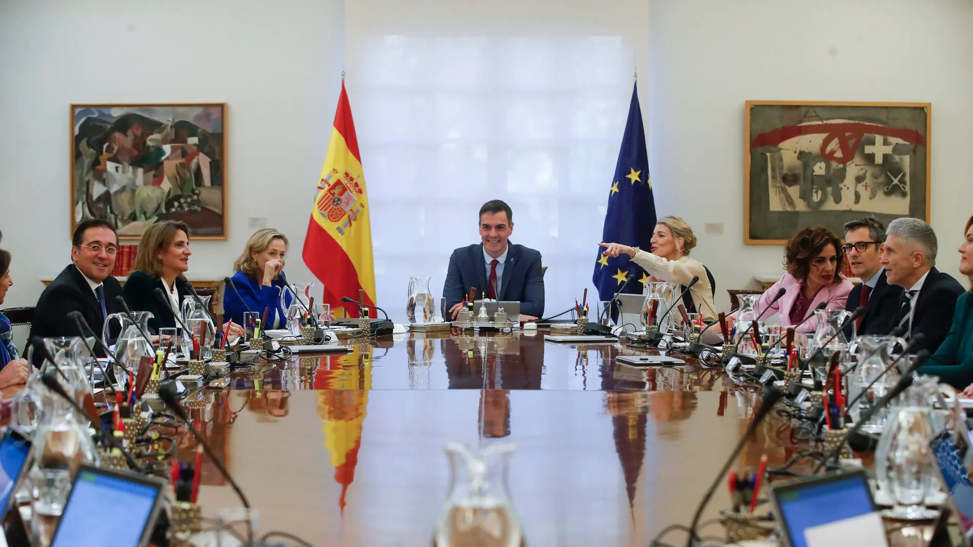 Pedro Sánchez preside el primer Consejo de Ministros de su nuevo Gobierno