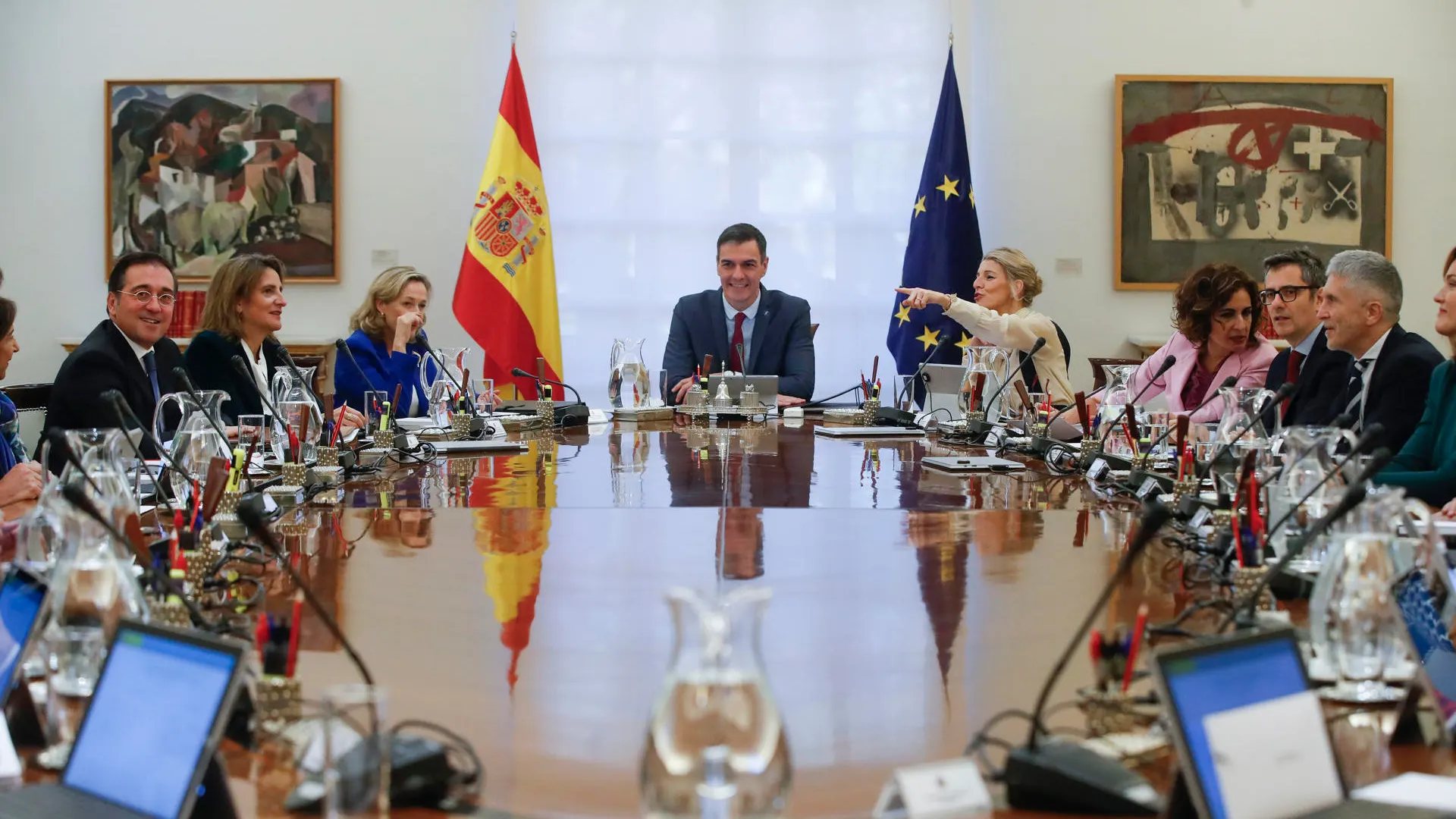 Pedro Sánchez preside el primer Consejo de Ministros de su nuevo Gobierno