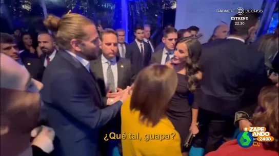 Así fue el encuentro entre el diseñador Eduardo Navarrete y la reina Letizia: "¿Qué tal, guapa?" Así fue el encuentro entre el diseñador Eduardo Navarrete y la reina Letizia: "¿Qué tal, guapa?"