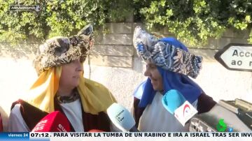 La visita más bizarra del rey emérito en España: los 'pajes reales de los Reyes Magos' hablan con la prensa