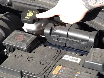 Comprobación Líquido de frenos Comprobación Líquido de frenos