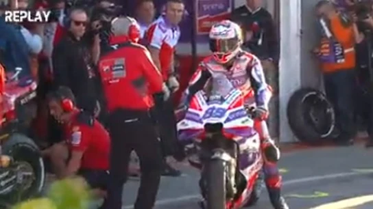 El gesto del jefe de Ducati con Jorge Martín que pudo acabar en atropello El gesto del jefe de Ducati con Jorge Martín que pudo acabar en atropello