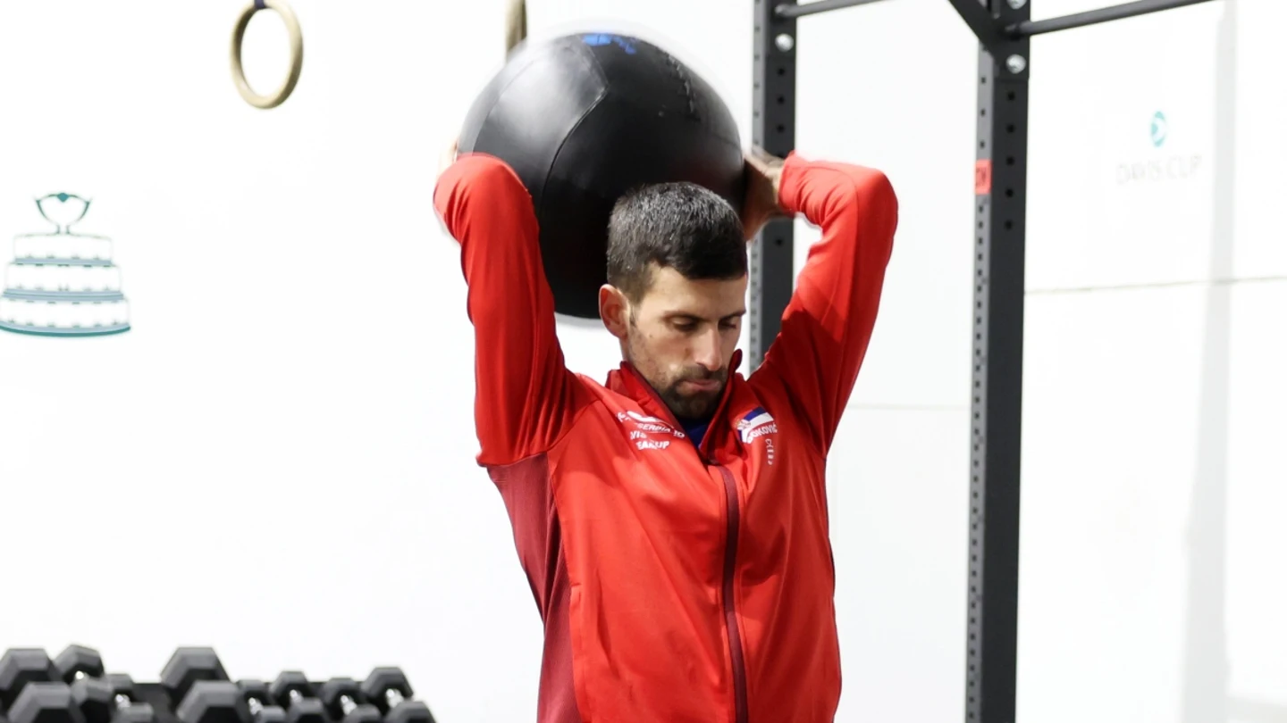 Novak Djokovic se prepara antes de un partido Novak Djokovic se prepara antes de un partido