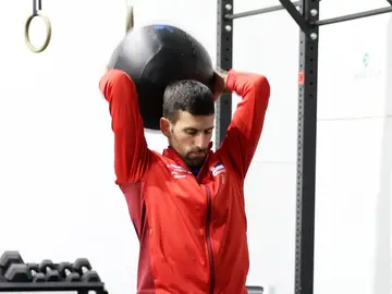 Novak Djokovic se prepara antes de un partido