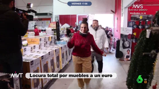 Venta de muebles en una tienda por un euro Venta de muebles en una tienda por un euro