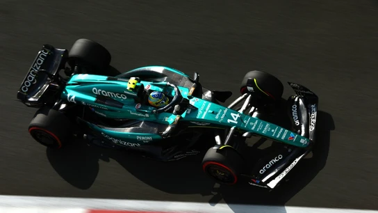 Fernando Alonso con el Aston Martin Fernando Alonso con el Aston Martin