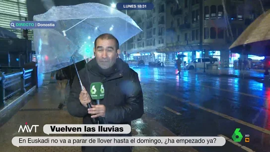 El consejo de Iñaki López a un reportero con el paraguas roto "Compren paraguas, pero que sean de adamantium", recomienda el reportero de Más Vale Tarde, Miguel Ángel Ambrosio, que informa de la semana de lluvias para el País Vasco y pide perdón a producción por su tercer paraguas destrozado.