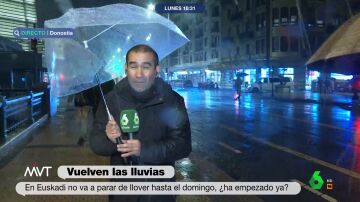 El consejo de Iñaki López a un reportero con el paraguas roto