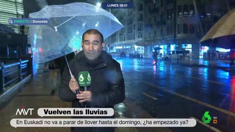 El consejo de Iñaki López a un reportero con el paraguas roto