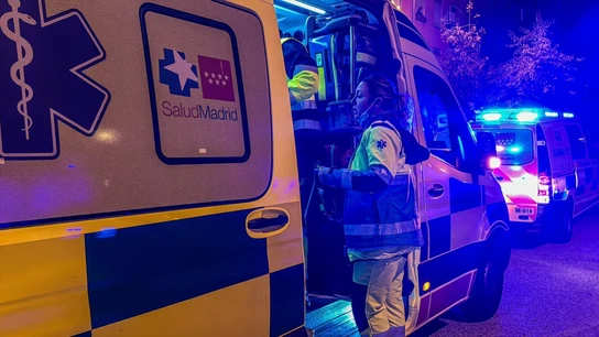 Imagen del traslado al hospital de la mujer en estado grave tras ser estrangulada. Imagen del traslado al hospital de la mujer en estado grave tras ser estrangulada.
