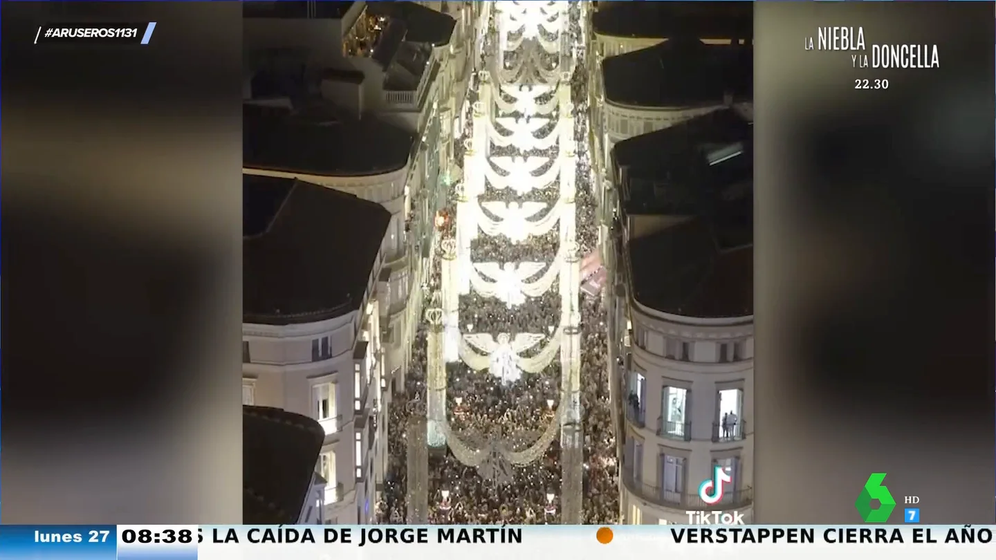 Así fue el encendido de luces de Navidad en Málaga: "El año pasado se tildó de horterada y este, causa furor" Así fue el encendido de luces de Navidad en Málaga: "El año pasado se tildó de horterada y este, causa furor"