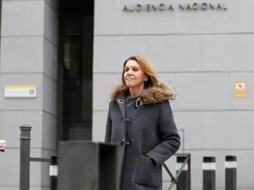 La ex secretaria general del PP María Dolores de Cospedal a la salida de la Audiencia Nacional