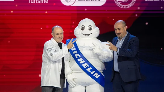 El cocinero Ignacio Echapresto y el jefe de sala Carlos Echapresto (hermanos), del restaurante Venta de Moncalvillo (en Daroca de Rioja, La Rioja), que ha ganado la segunda estrella (2 estrellas) en la Guía Michelin 2024 El cocinero Ignacio Echapresto y el jefe de sala Carlos Echapresto (hermanos), del restaurante Venta de Moncalvillo (en Daroca de Rioja, La Rioja), que ha ganado la segunda estrella (2 estrellas) en la Guía Michelin 2024