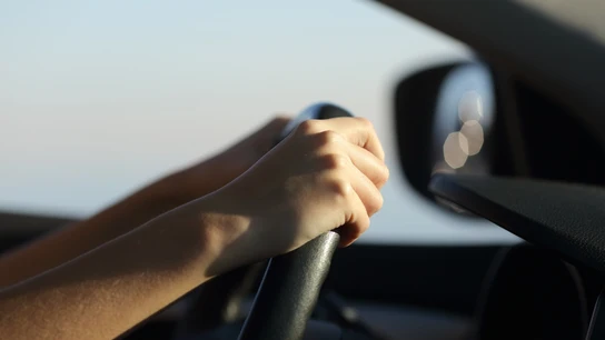 La Guardia Civil recuerda los tres motivos para tocar el claxon del coche y la multa correspondiente a no cumplir la normativa La Guardia Civil recuerda los tres motivos para tocar el claxon del coche y la multa correspondiente a no cumplir la normativa