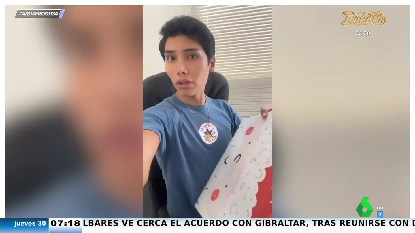 El enfado de un joven por la cesta de Navidad de su empresa: "Facturan millones mensuales y te dan esa miseria" El enfado de un joven por la cesta de Navidad de su empresa: "Facturan millones mensuales y te dan esa miseria"